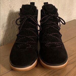 UGG Lakesider Heritage Mid Ankle Boots